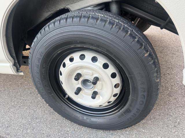 ハイゼットカーゴ デッキバン　４ＷＤ　オートマ　パワステ　ＭＡＣカスタム２トンカラー　アトレーフェイス加工　新品Ｈ／ＬポジションＬＥＤライト　ワンセグＮＡＶＩＢｌｕｅｔｏｏｔｈ　パーツラプター塗装　新シートカバー　バイザー　マット（33枚目）