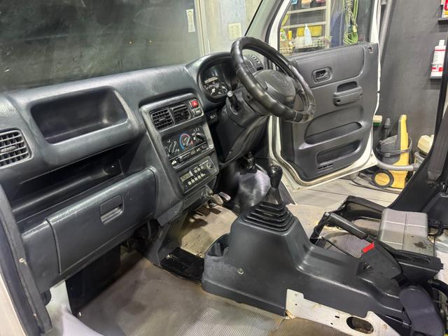 アクティトラック SDX 4WD エアコン パワステ 5MT MACカスタム2トンカラー ホビオスタイル 新品LEDライト F/バンパーチップ塗装 オリジナルエンブレム 車内抗菌オゾン除菌クリーニング(39枚目)