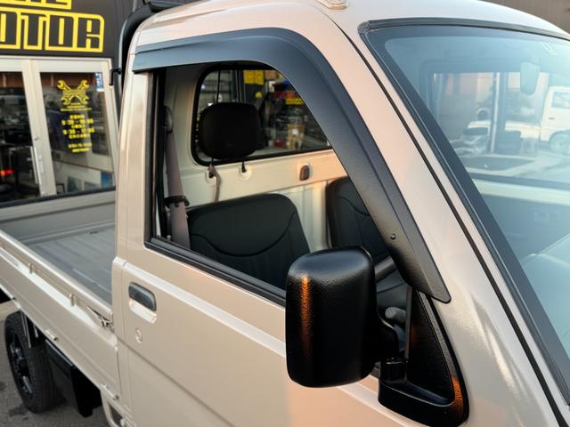 ハイゼットトラック スペシャル　４ＷＤ　エアコン　パワステ　５ＭＴ　ＭＡＣカスタム２トンカラー　１３ＡＷスタットレス　新品ＬＥＤライト　シートカバー　オリジナルエンブレム　Ｆバンパーチップ塗装　車内オゾン除菌クリーニング（15枚目）