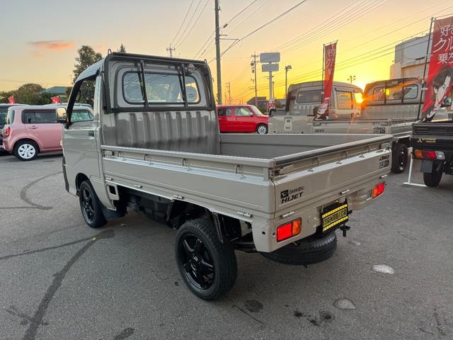 ハイゼットトラック スペシャル　４ＷＤ　エアコン　パワステ　５ＭＴ　ＭＡＣカスタム２トンカラー　１３ＡＷスタットレス　新品ＬＥＤライト　シートカバー　オリジナルエンブレム　Ｆバンパーチップ塗装　車内オゾン除菌クリーニング（19枚目）