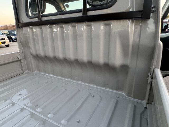 ハイゼットトラック スペシャル　４ＷＤ　エアコン　パワステ　５ＭＴ　ＭＡＣカスタム２トンカラー　１３ＡＷスタットレス　新品ＬＥＤライト　シートカバー　オリジナルエンブレム　Ｆバンパーチップ塗装　車内オゾン除菌クリーニング（31枚目）