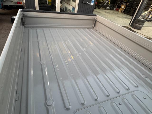 ハイゼットトラック スペシャル　４ＷＤ　エアコン　パワステ　５ＭＴ　ＭＡＣカスタム２トンカラー　１３ＡＷスタットレス　新品ＬＥＤライト　シートカバー　オリジナルエンブレム　Ｆバンパーチップ塗装　車内オゾン除菌クリーニング（33枚目）