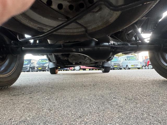 ハイゼットトラック スペシャル　４ＷＤ　エアコン　パワステ　５ＭＴ　ＭＡＣカスタム２トンカラー　１３ＡＷスタットレス　新品ＬＥＤライト　シートカバー　オリジナルエンブレム　Ｆバンパーチップ塗装　車内オゾン除菌クリーニング（37枚目）