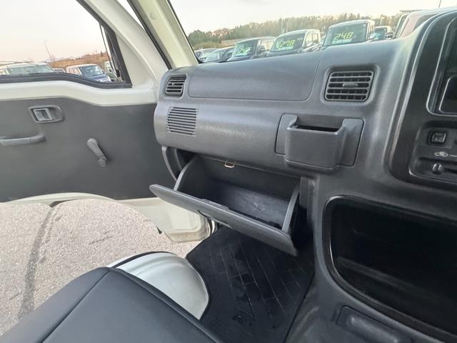 ハイゼットトラック スペシャル　４ＷＤ　エアコン　パワステ　５ＭＴ　ＭＡＣカスタム２トンカラー　１３ＡＷスタットレス　新品ＬＥＤライト　シートカバー　オリジナルエンブレム　Ｆバンパーチップ塗装　車内オゾン除菌クリーニング（49枚目）