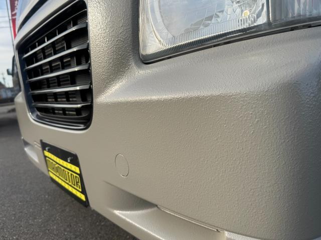 アクティトラック 　４ＷＤ　エアコン　パワステ　５ＭＴ　ＭＡＣカスタム２トンカラー　ホビオスタイル　カスタム１３ＡＷ　新品シートカバー　ＬＥＤライト　Ｆ／バンパーチップ塗装　オリジナルエンブレム　車内抗菌除菌クリーニング（6枚目）