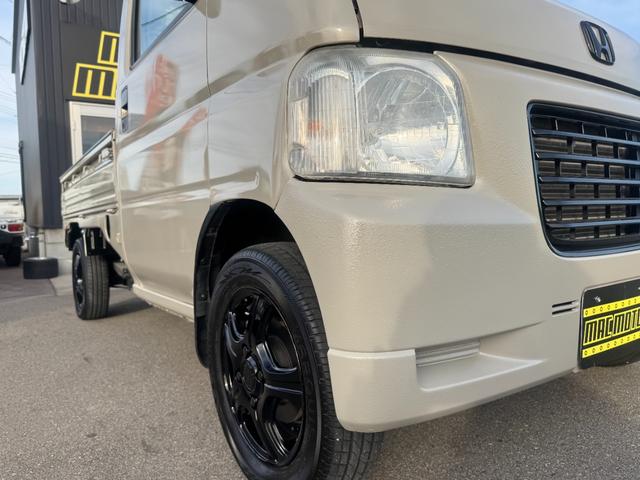 アクティトラック 　４ＷＤ　エアコン　パワステ　５ＭＴ　ＭＡＣカスタム２トンカラー　ホビオスタイル　カスタム１３ＡＷ　新品シートカバー　ＬＥＤライト　Ｆ／バンパーチップ塗装　オリジナルエンブレム　車内抗菌除菌クリーニング（10枚目）