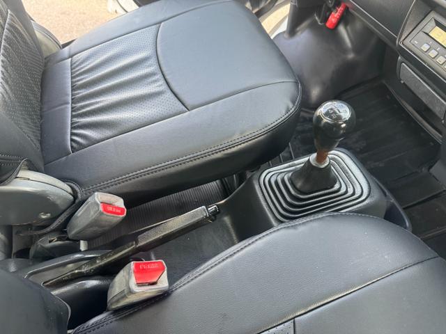 アクティトラック 　４ＷＤ　エアコン　パワステ　５ＭＴ　ＭＡＣカスタム２トンカラー　ホビオスタイル　カスタム１３ＡＷ　新品シートカバー　ＬＥＤライト　Ｆ／バンパーチップ塗装　オリジナルエンブレム　車内抗菌除菌クリーニング（47枚目）