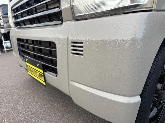 キャリイトラック KC 4WD 5MTエアコン パワステ MACカスタムペイント オーディオパック装備 Bluetooth 13AW 新品LEDライト シートカバー オリジナルエンブレム Fバンパーチップ塗装 グリル塗分け(5枚目)