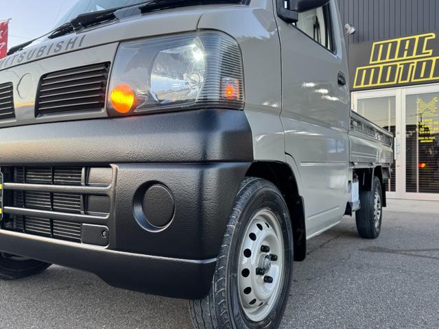 ミニキャブトラック 　４ＷＤ　エアコン　パワステ　５ＭＴ　ＭＡＣカスタム２トンカラー　新品ＬＥＤライト　カスタム鉄チン　カスタムグリル　Ｆバンパーチップ塗装　オリジナルマットカッティング　　車内オゾン除菌クリーニング（13枚目）