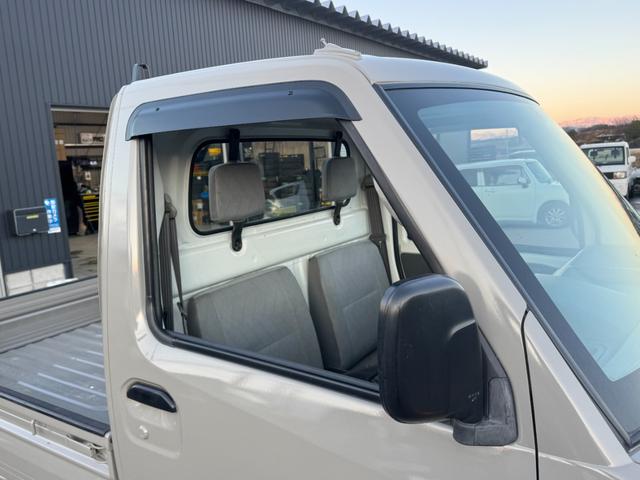 ミニキャブトラック 　４ＷＤ　エアコン　パワステ　５ＭＴ　ＭＡＣカスタム２トンカラー　新品ＬＥＤライト　カスタム鉄チン　カスタムグリル　Ｆバンパーチップ塗装　オリジナルマットカッティング　　車内オゾン除菌クリーニング（15枚目）