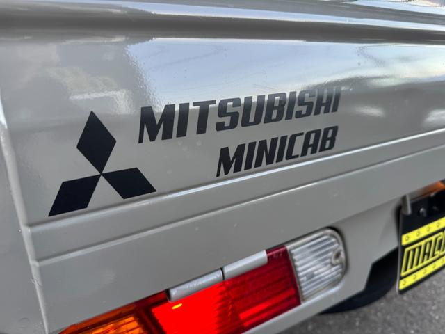 ミニキャブトラック 　４ＷＤ　エアコン　パワステ　５ＭＴ　ＭＡＣカスタム２トンカラー　新品ＬＥＤライト　カスタム鉄チン　カスタムグリル　Ｆバンパーチップ塗装　オリジナルマットカッティング　　車内オゾン除菌クリーニング（19枚目）