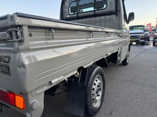 ミニキャブトラック 　４ＷＤ　エアコン　パワステ　５ＭＴ　ＭＡＣカスタム２トンカラー　新品ＬＥＤライト　カスタム鉄チン　カスタムグリル　Ｆバンパーチップ塗装　オリジナルマットカッティング　　車内オゾン除菌クリーニング（24枚目）