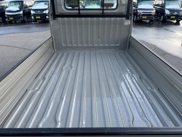 ミニキャブトラック 　４ＷＤ　エアコン　パワステ　５ＭＴ　ＭＡＣカスタム２トンカラー　新品ＬＥＤライト　カスタム鉄チン　カスタムグリル　Ｆバンパーチップ塗装　オリジナルマットカッティング　　車内オゾン除菌クリーニング（28枚目）