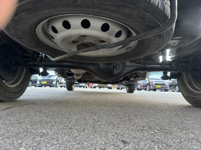 ミニキャブトラック 　４ＷＤ　エアコン　パワステ　５ＭＴ　ＭＡＣカスタム２トンカラー　新品ＬＥＤライト　カスタム鉄チン　カスタムグリル　Ｆバンパーチップ塗装　オリジナルマットカッティング　　車内オゾン除菌クリーニング（35枚目）