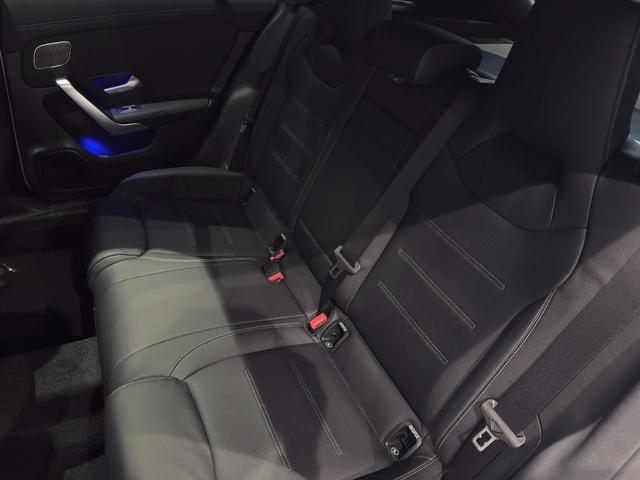 CLAクラス シューティングブレーク CLA35 4マチック シューティングブレーク アドバンスドP AMGパフォーマンスP パノスラ HUD 360°カメラ ETC 本革 純正20AW Brumester メモリ付きPシート シートヒーター Pリアゲート フットトランクオープナー(30枚目)