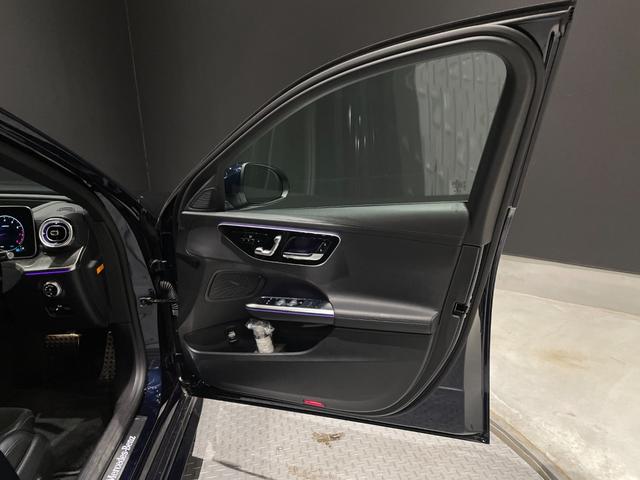 �y�������[�t���p���[�V�[�g�z�R���܂ł̃V�[�g�|�W�V�������L���ł���p���[�V�[�g�I�^�]�Ȃ̂݁A�h�A�~���[�E�X�e�A�����O�ʒu���L���\�ł��B�������H�Ȃǂł́A�^�]��㎞�Ȃǂɕ֗��ȋ@�\�ł���