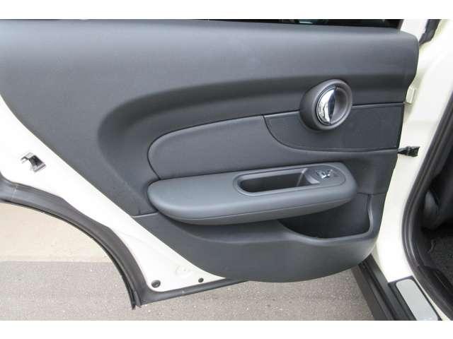 ＭＩＮＩ ワン　クラブマン　純正ナビ　Ｂカメラ　ＥＴＣ　ブルートゥース（25枚目）