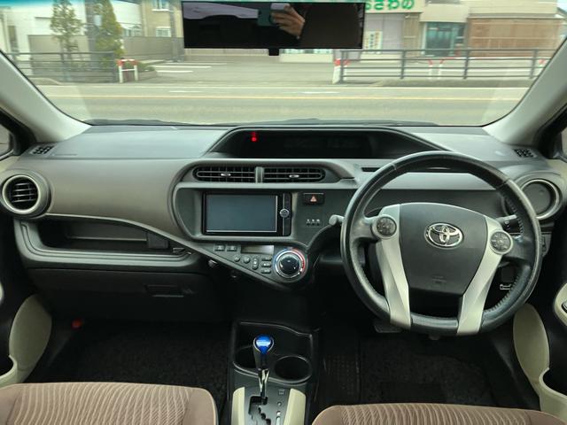 アクア G メモリーナビ フルセグ Bluetooth バックカメラ ETC アルミホイール スマートキー 運転席・助手席エアバック ABS 横滑り防止装置 エアコン パワステ パワーウインドウ(2枚目)