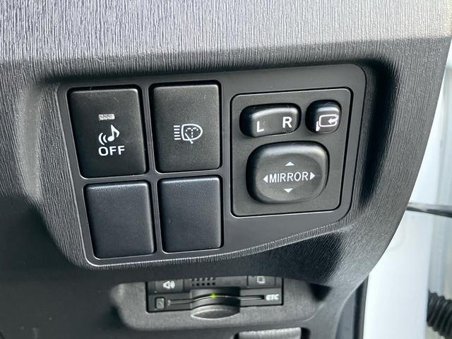プリウス Sツーリングセレクション SDナビ 地デジTV バックカメラ ETC スマートキー アルミホイール 運転席・助手席・サイドエアバック ABS 横滑り防止装置 盗難防止 エアコン パワステ パワーウインドウ(54枚目)