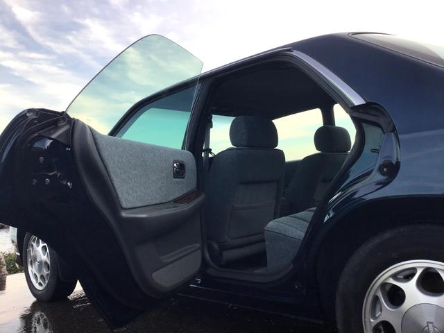 ローレル メダリストＧ　走行２５，４８７キロ　１オーナー　フルオリジナル　雨天未使用　記録簿　ガラスコーティング施工後未使用　ガレージ保管（61枚目）