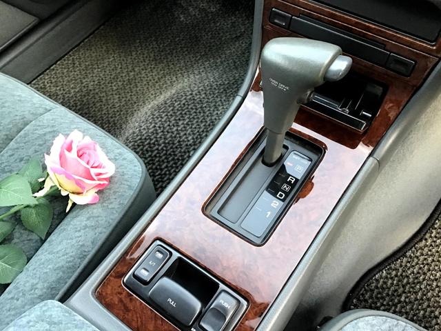 ローレル メダリストＧ　走行２５，４８７キロ　１オーナー　フルオリジナル　雨天未使用　記録簿　ガラスコーティング施工後未使用　ガレージ保管（67枚目）