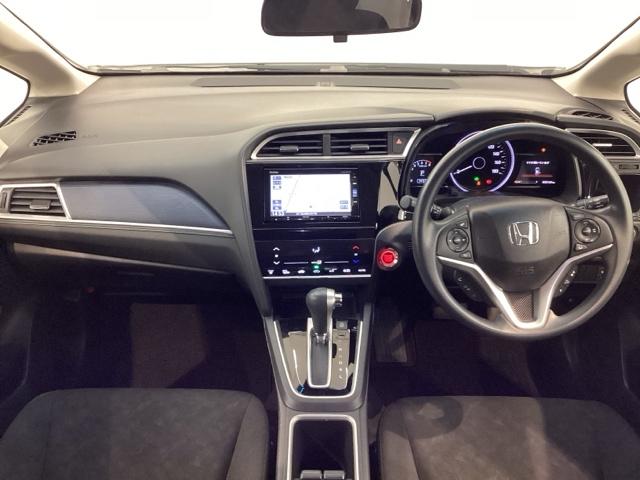 シャトル Gホンダセンシング 最長5年保証ワンオ-ナ-ナビTV 衝突被害軽減ブレーキ リアカメラ クルーズコントロール オートエアコン ABS LEDヘッド VSA ワンオーナー 4WD スマートキー サイドエアバッグ DVD(8枚目)