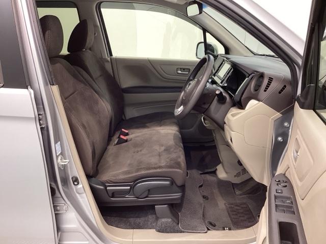 シートは厚めのクッションですのでゆったり座れますよ。