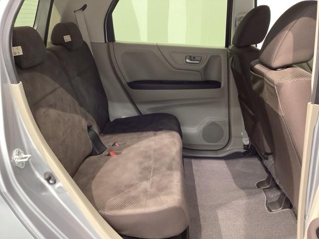 後席も余裕の広さ！ゆったりくつろげます！！