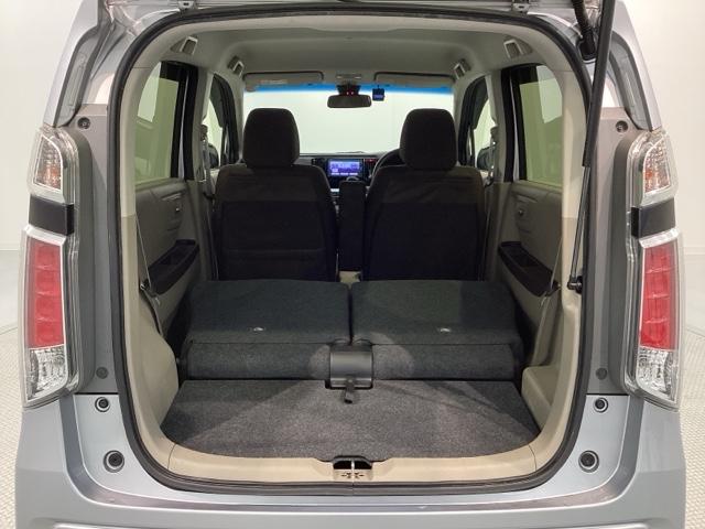 リアシートを倒すと、ラゲッジスペースを広くお使いいただけます！