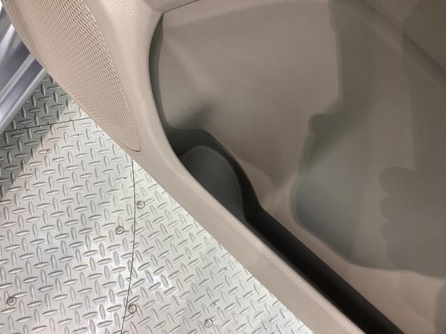 専門業者にて内外装のクリーニングを実施しております！