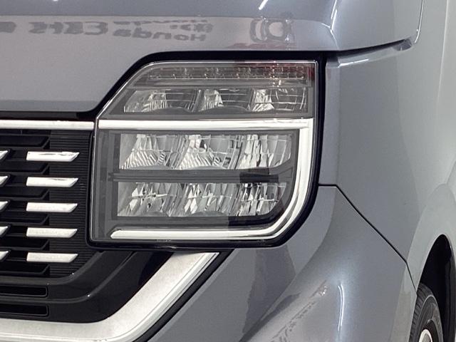 ＬＥＤヘッドライトは、点灯の瞬間から最大光量を発揮し、突然暗くなるトンネルなどでの安定感を高めます。