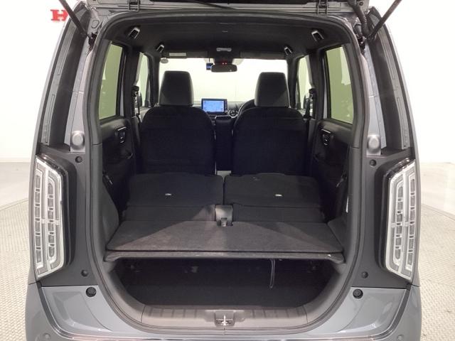 リアシートを倒すと、ラゲッジスペースを広くお使いいただけます！