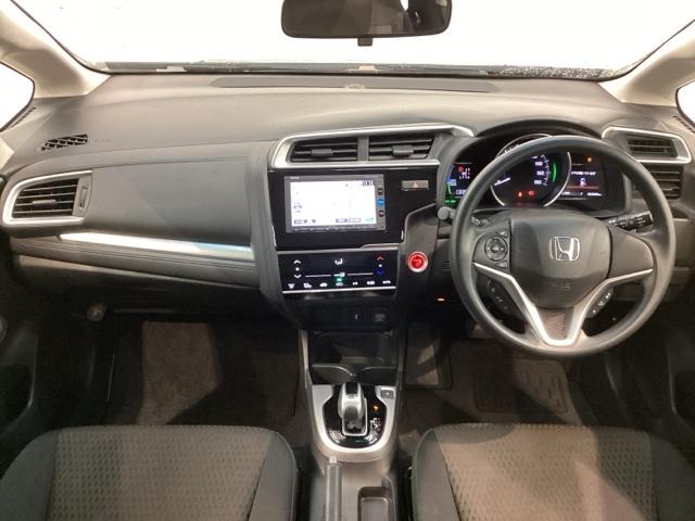 フィットハイブリッド Ｆ　１年保証　ワンオ－ナ－　ナビＶＸＭ－１７４ＶＦＸｉ　ＴＶ　Ｒカメラ　ＢＴオ－ディオ　ＤＶＤ　ＥＴＣ　ＬＥＤライト　ＶＳＡ　スマ－トキ－　盗難防止装置　整備記録簿　ＡＡＣ　ドアバイザ－　Ｗエアバッグ（7枚目）