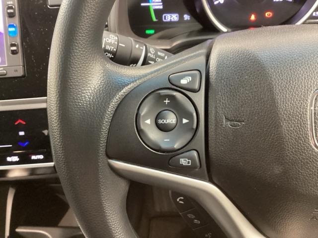 フィットハイブリッド Ｆ　１年保証　ワンオ－ナ－　ナビＶＸＭ－１７４ＶＦＸｉ　ＴＶ　Ｒカメラ　ＢＴオ－ディオ　ＤＶＤ　ＥＴＣ　ＬＥＤライト　ＶＳＡ　スマ－トキ－　盗難防止装置　整備記録簿　ＡＡＣ　ドアバイザ－　Ｗエアバッグ（9枚目）