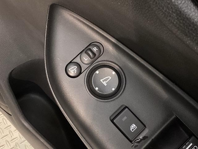 フィットハイブリッド Ｆ　１年保証　ワンオ－ナ－　ナビＶＸＭ－１７４ＶＦＸｉ　ＴＶ　Ｒカメラ　ＢＴオ－ディオ　ＤＶＤ　ＥＴＣ　ＬＥＤライト　ＶＳＡ　スマ－トキ－　盗難防止装置　整備記録簿　ＡＡＣ　ドアバイザ－　Ｗエアバッグ（15枚目）