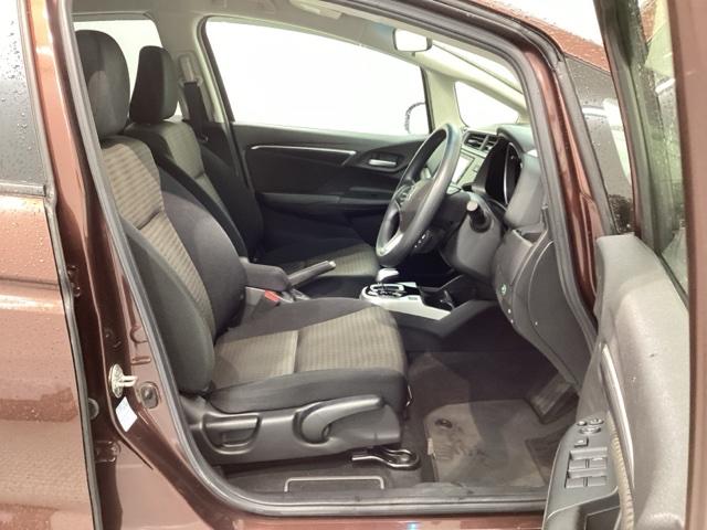 フィットハイブリッド Ｆ　１年保証　ワンオ－ナ－　ナビＶＸＭ－１７４ＶＦＸｉ　ＴＶ　Ｒカメラ　ＢＴオ－ディオ　ＤＶＤ　ＥＴＣ　ＬＥＤライト　ＶＳＡ　スマ－トキ－　盗難防止装置　整備記録簿　ＡＡＣ　ドアバイザ－　Ｗエアバッグ（17枚目）