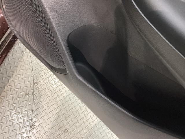 フィットハイブリッド Ｆ　１年保証　ワンオ－ナ－　ナビＶＸＭ－１７４ＶＦＸｉ　ＴＶ　Ｒカメラ　ＢＴオ－ディオ　ＤＶＤ　ＥＴＣ　ＬＥＤライト　ＶＳＡ　スマ－トキ－　盗難防止装置　整備記録簿　ＡＡＣ　ドアバイザ－　Ｗエアバッグ（23枚目）