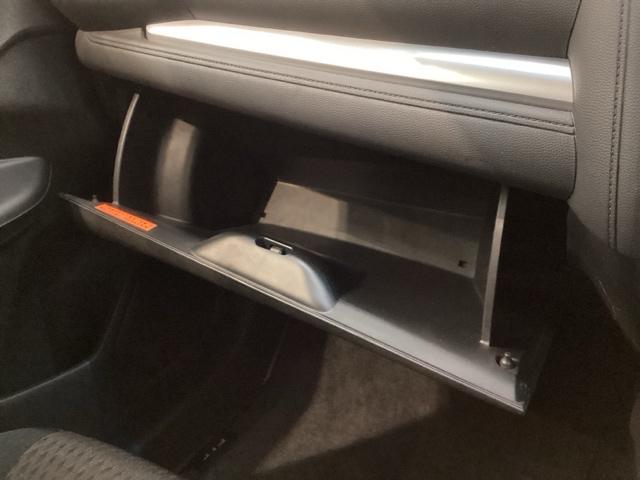 フィットハイブリッド Ｆ　１年保証　ワンオ－ナ－　ナビＶＸＭ－１７４ＶＦＸｉ　ＴＶ　Ｒカメラ　ＢＴオ－ディオ　ＤＶＤ　ＥＴＣ　ＬＥＤライト　ＶＳＡ　スマ－トキ－　盗難防止装置　整備記録簿　ＡＡＣ　ドアバイザ－　Ｗエアバッグ（26枚目）