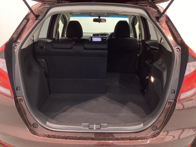 フィットハイブリッド Ｆ　１年保証　ワンオ－ナ－　ナビＶＸＭ－１７４ＶＦＸｉ　ＴＶ　Ｒカメラ　ＢＴオ－ディオ　ＤＶＤ　ＥＴＣ　ＬＥＤライト　ＶＳＡ　スマ－トキ－　盗難防止装置　整備記録簿　ＡＡＣ　ドアバイザ－　Ｗエアバッグ（31枚目）