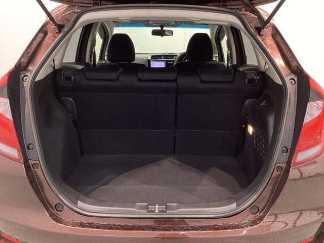 フィットハイブリッド Ｆ　１年保証　ワンオ－ナ－　ナビＶＸＭ－１７４ＶＦＸｉ　ＴＶ　Ｒカメラ　ＢＴオ－ディオ　ＤＶＤ　ＥＴＣ　ＬＥＤライト　ＶＳＡ　スマ－トキ－　盗難防止装置　整備記録簿　ＡＡＣ　ドアバイザ－　Ｗエアバッグ（32枚目）