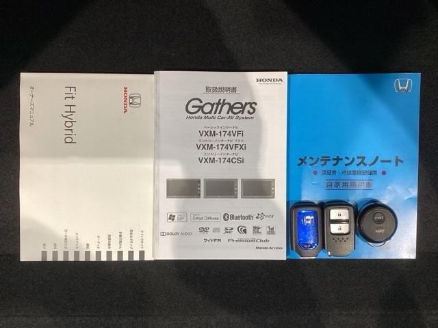 スマートキーは鍵をバッグに入れたままでもドアロックの開閉やエンジンのＯＮ・ＯＦＦができます。夜間や雨の日も鍵を探さなくて良いので便利です。