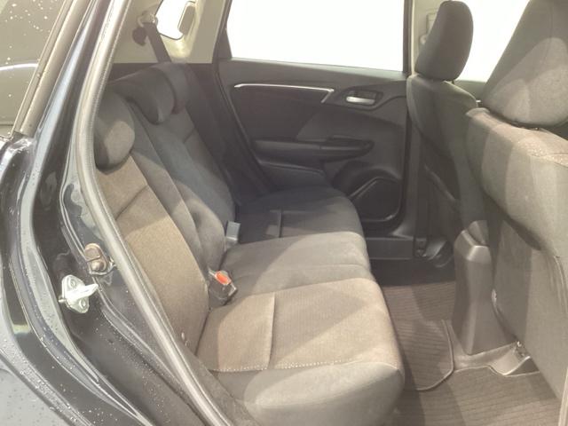 ゆったり座れるリヤシート！足元が広々としていて、乗り心地も良いです！