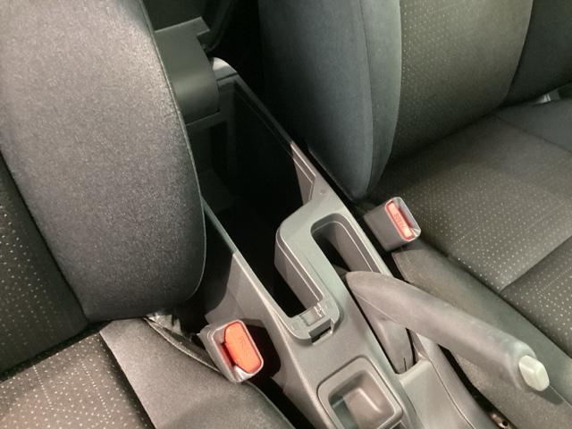 専門業者にて内外装のクリーニングを実施しております！