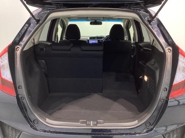 専門業者にて内外装のクリーニングを実施しております！