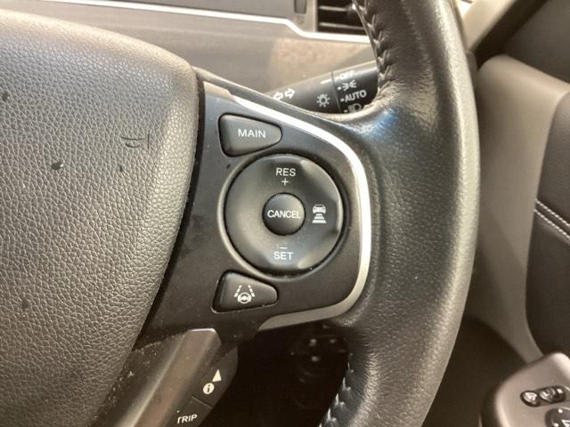 クルーズコントロールを装備しています。高速道路などで一定の速度で走ってくれるので運転が楽ですよ！速度を設定できますので、スピードの出しすぎにも注意できます。