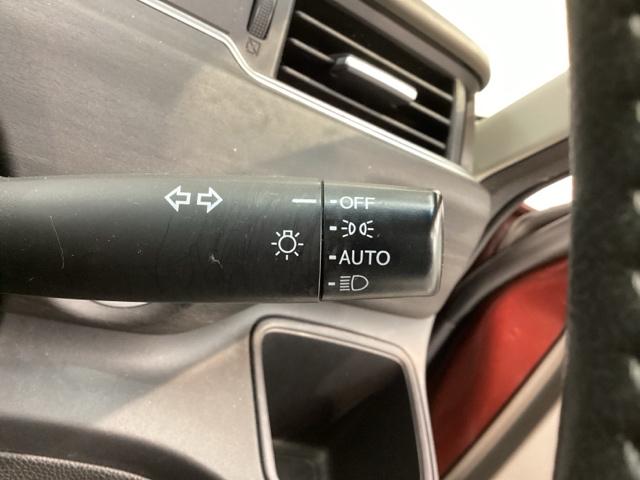 便利なオートライト付です。