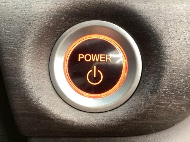 ワンプッシュでエンジンのスタート、ストップが出来て便利です。