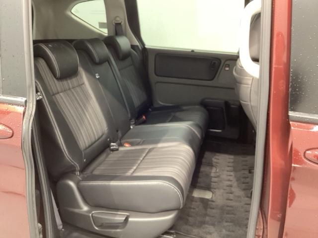 ゆったり座れるリヤシート！足元が広々としていて、乗り心地も良いです！