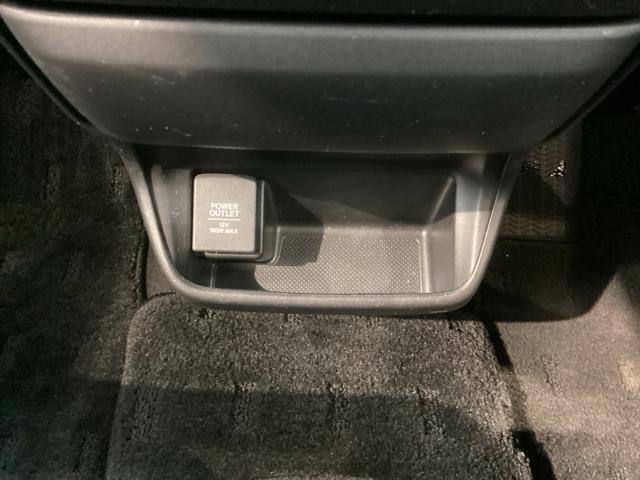 専門業者にて内外装のクリーニングを実施しております！