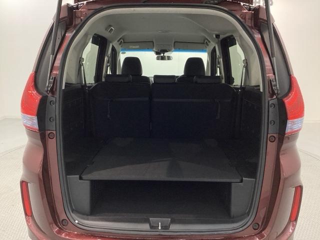 専門業者にて内外装のクリーニングを実施しております！